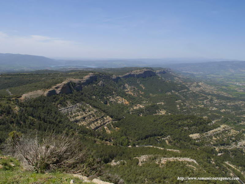 VISTA HACIA EL OESTE, CON EL EMBALSE DE BARASONA AL FONDO